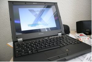 Ordenador Lenovo con instalación de sistema operativo Mac OS.